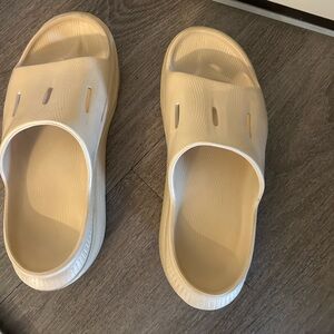 Hoka Recovery Slide 3